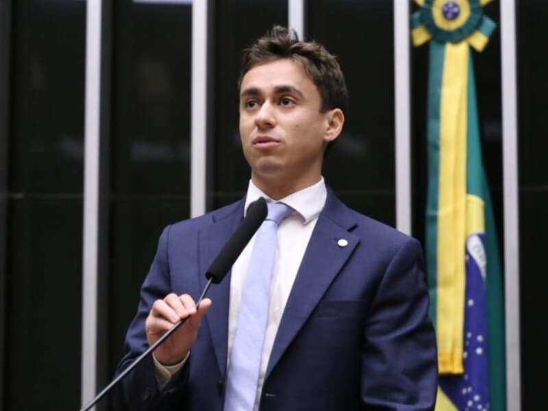 Nikolas ironiza jornalista por dizer que Brasil não gosta de Neymar. - Kayo Magalhães/Câmara dos Deputados