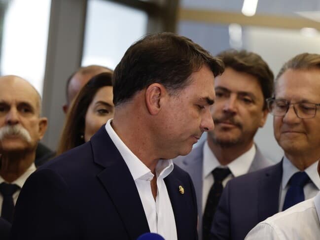 Flávio Bolsonaro e integrantes da bancada do PL no Congresso. - Pedro Ladeira/Folhapress Flávio Bolsonaro e integrantes da bancada do PL no Congresso. - Pedro Ladeira/Folhapress