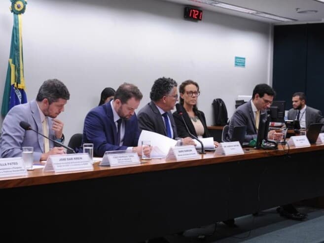 Reunião da comissão especial que analisa a proposta. - Renato Araújo/Folhapress Reunião da comissão especial que analisa a proposta. - Renato Araújo/Folhapress