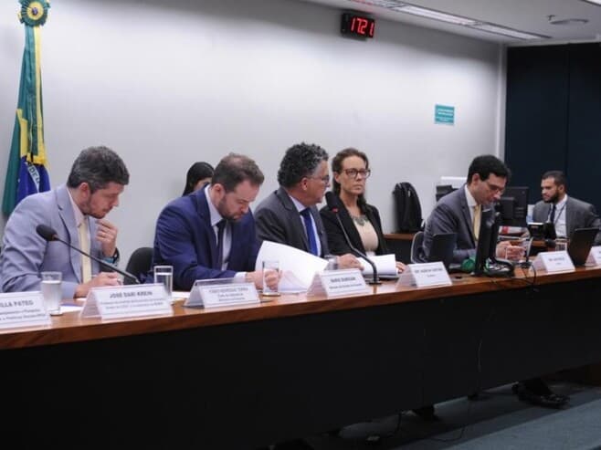 Reunião da comissão especial que analisa a proposta. - Renato Araújo/Folhapress