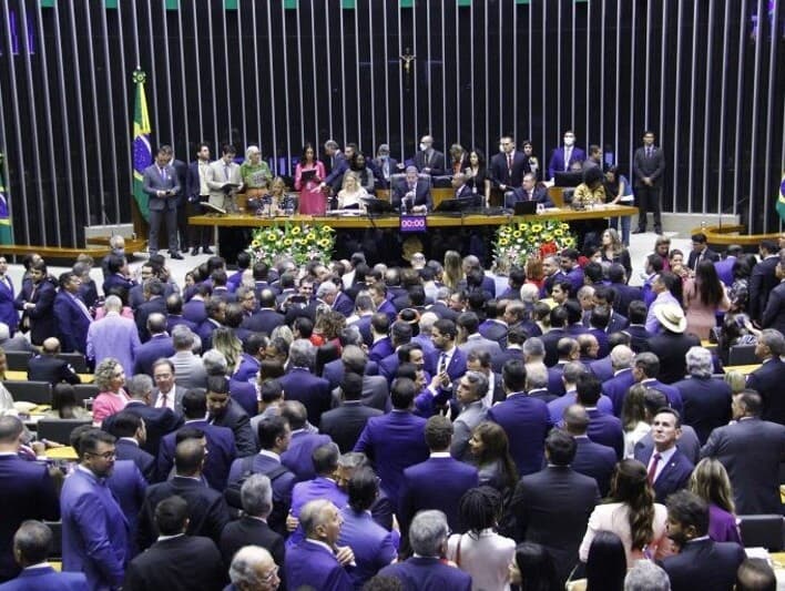 Fevereiro de 2023: sessão solene de posse dos deputados eleitos em 2022. De lá para cá, muitos parlamentares mudaram de partido.  - Marina Ramos/Agência Câmara
