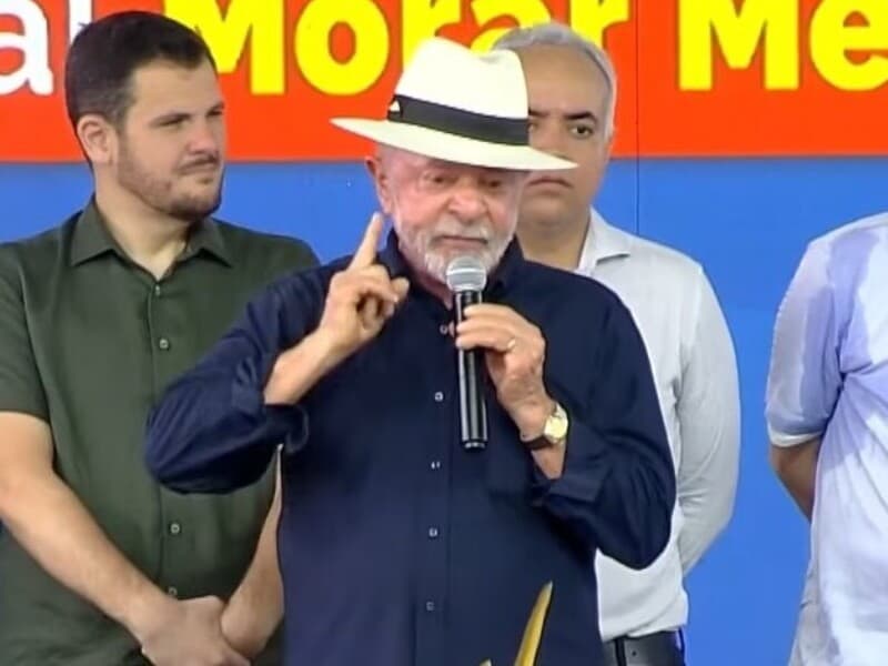 Presidente ressaltou a necessidade de instalação de sacadas em entregas de apartamentos à população.  - TV Brasil/Reprodução