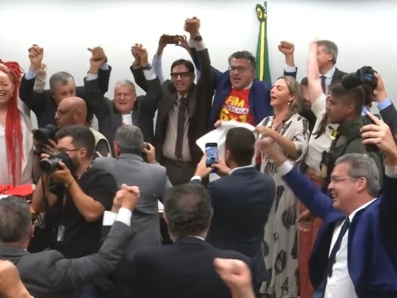 Colegiado beirou unanimidade em proposta que prevê redução da jornada e da escala nacional de trabalho. - TV Câmara/Reprodução