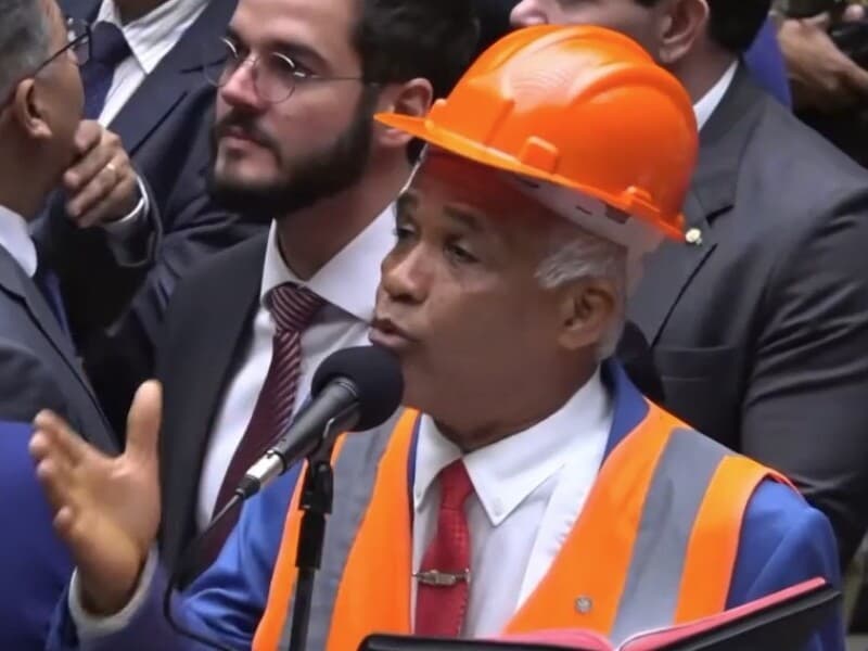 Vice-líder do Avante apoia redução da escala de trabalho para, dentre outros benefícios, restar tempo para "fazer filhos".  - TV Câmara/Reprodução