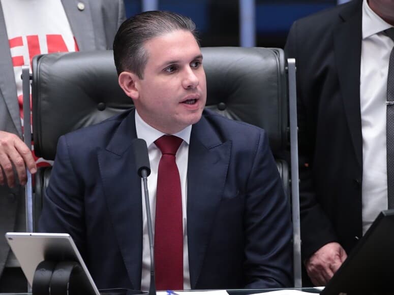 Hugo Motta durante pronunciamento após aprovação da jornada de 40 horas. - Bruno Spada/Câmara dos Deputados