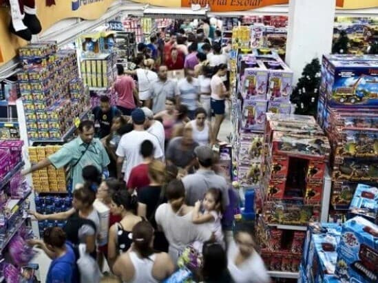 Comércio deve ser um dos setores mais afetados pela medida. - Agência Brasil