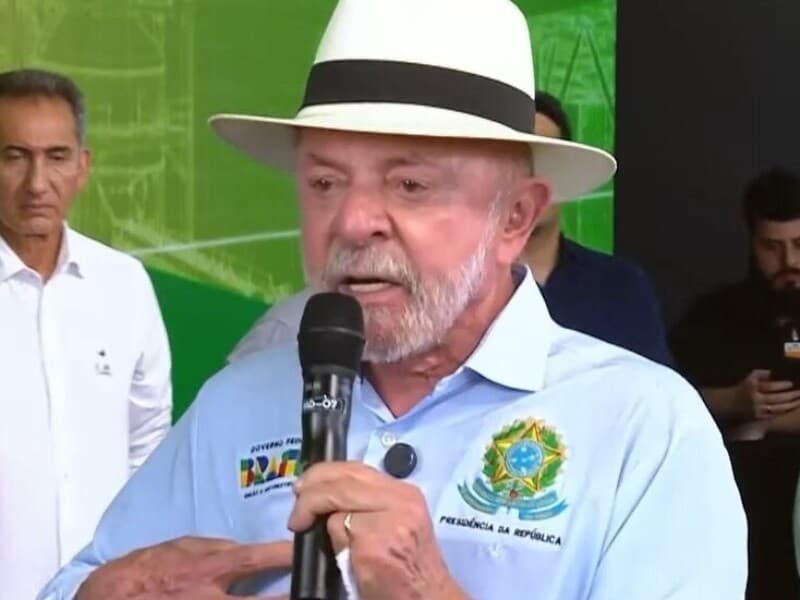 Presidente Lula anunciou a apoiadores que insistirá na indicação de Jorge Messias ao STF, mesmo após derrota no Senado.  - TV Brasil/Reprodução