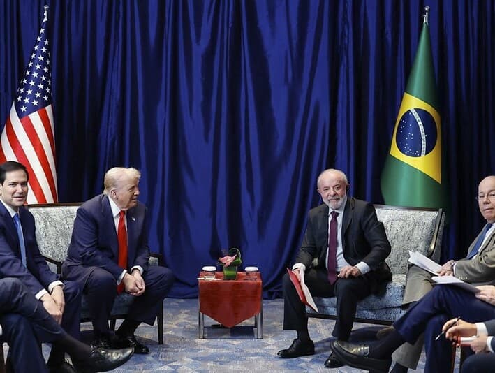 Trump e Lula durante o primeiro encontro entre os dois, na Malásia, em 26 de outubro de 2025. - Ricardo Stuckert/PR
