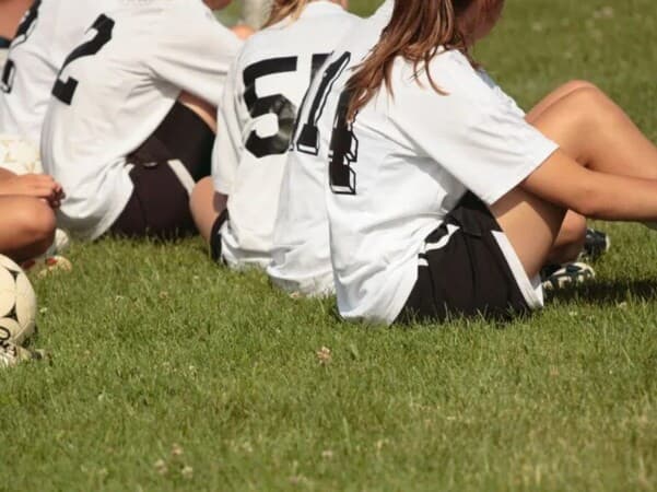 Proposta busca ampliar o acesso de meninas e mulheres ao futebol de base em todo o país. - Magnific