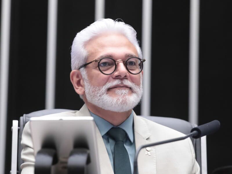 Programa "Minha Empresa, Meu Futuro" reduz carga tributária federal para estimular empreendedorismo em regiões menos desenvolvidas. - Bruno Spada/Câmara dos Deputados
