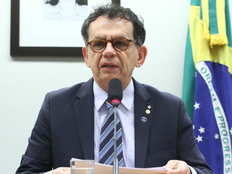 Projeto de Reimont busca garantir acesso à aprendizagem para alunos da educação básica e do ensino superior impossibilitados de frequentar aulas presenciais. - Vinicius Loures/Câmara dos Deputados
