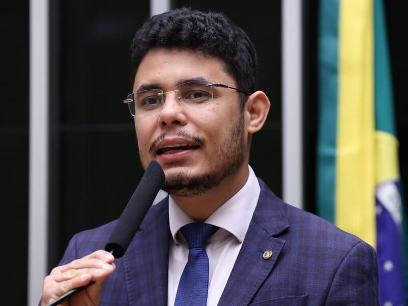 Medida proposta por Ribeiro Neto prioriza pacientes com doenças crônicas, câncer, doenças raras e pessoas com deficiência. - Bruno Spada/Câmara dos Deputados