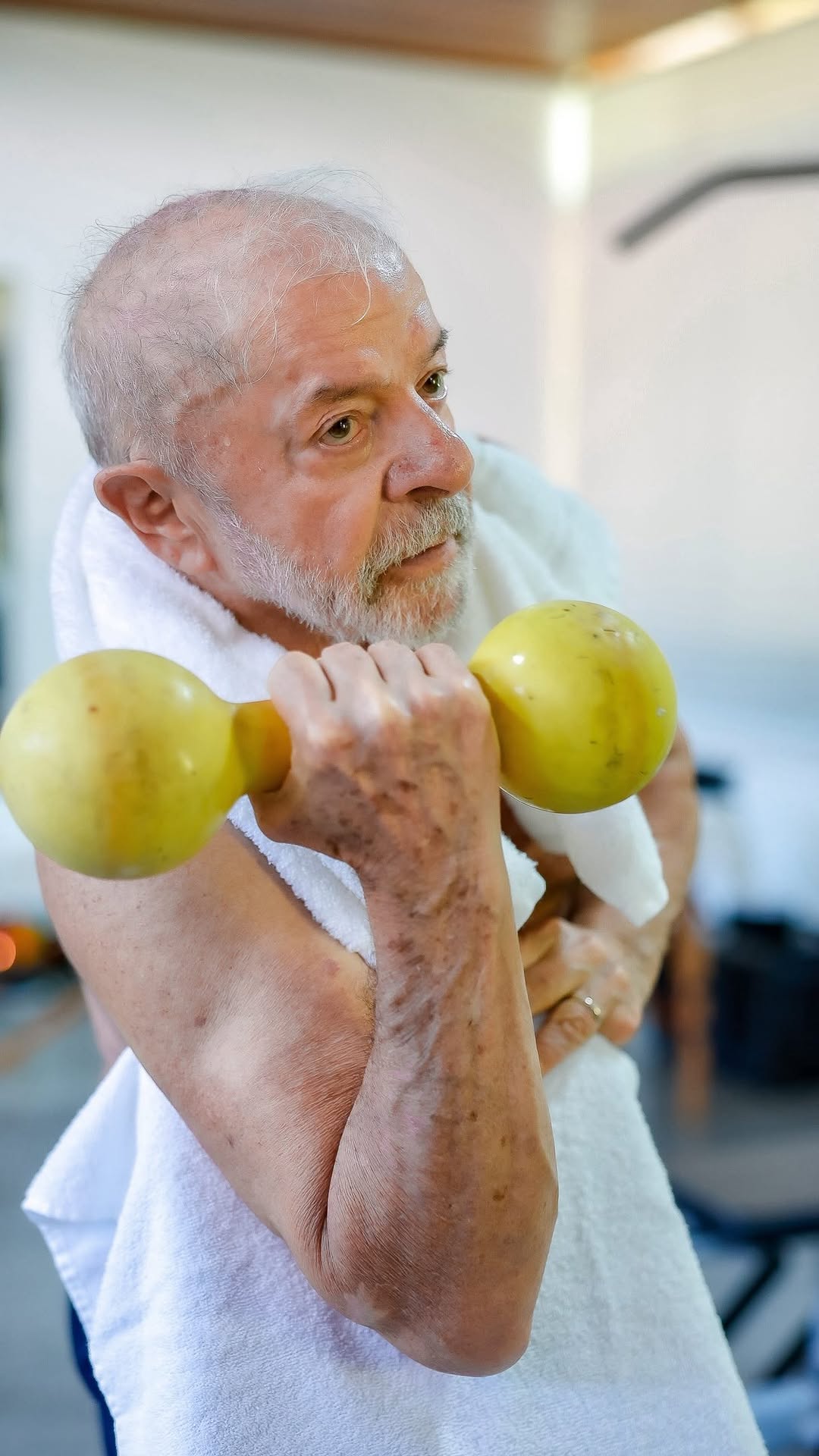 Lula volta a compartilhar rotina de exercícios nas redes sociais