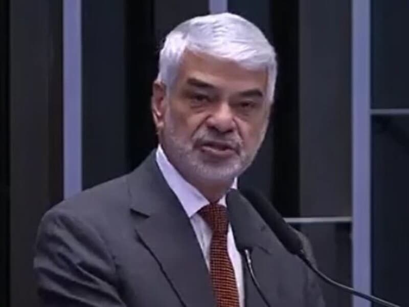 Senador pediu urgência para discussão de proposta sobre redução do teto nacional da escala de trabalho. - TV Senado/Reprodução