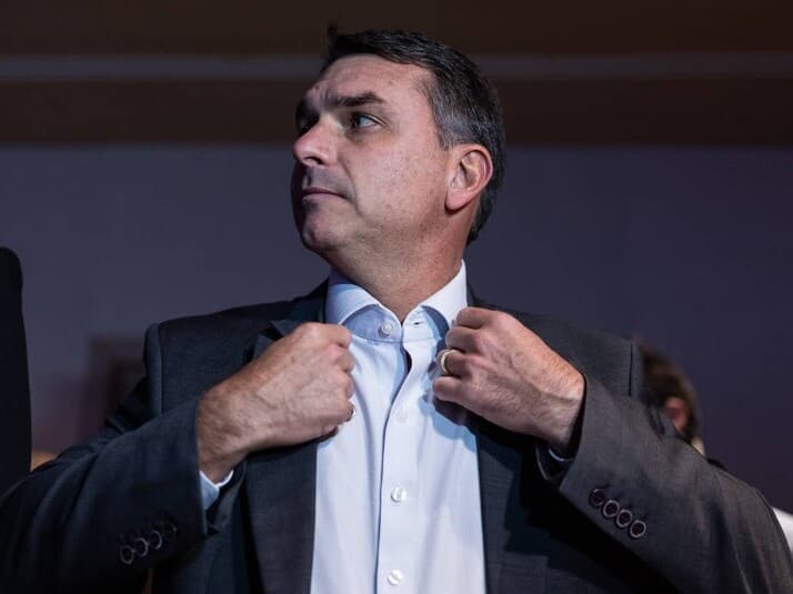 PL alega, em ação, que método utilizado por instituto induziu entrevistado a declarar voto contra Flávio Bolsonaro. - Eduardo Anizelli/Folhapress