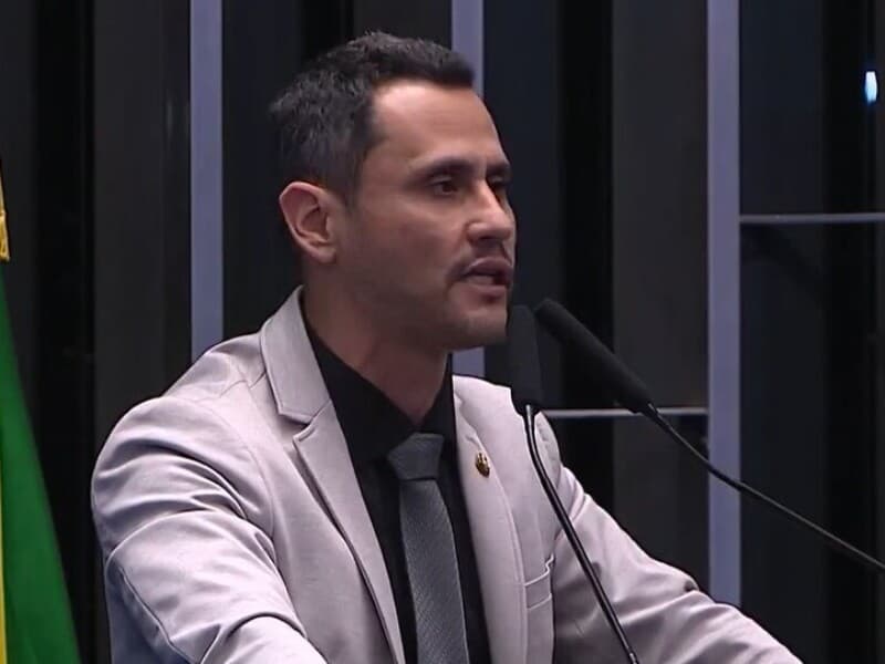 Senador defendeu superação da vaidade entre parlamentares e cobrou reconhecimento de decisões equivocadas - TV Senado/Reprodução