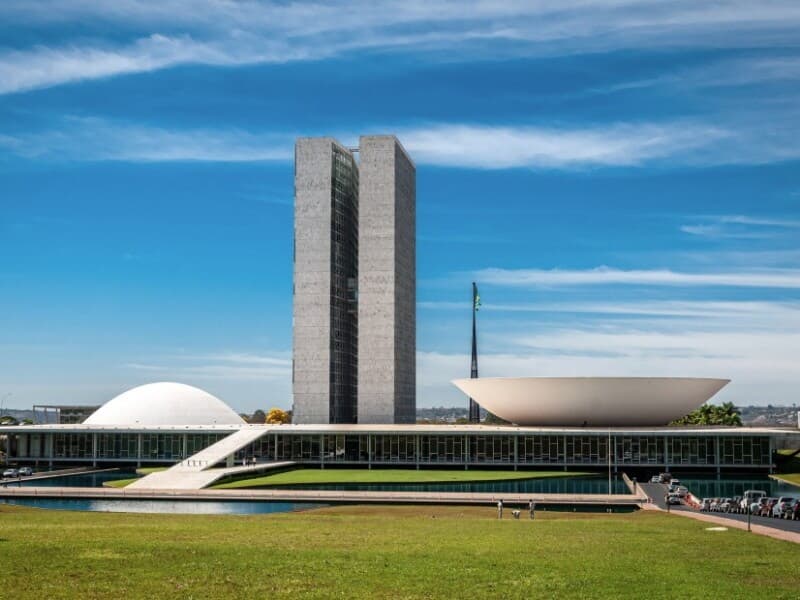 Para ser transformada em lei, PEC requer formação de texto comum entre Câmara e Senado. - Magnific
