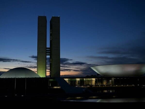 Visão noturna da fachada do Congresso Nacional. - Pedro França/Agência Senado