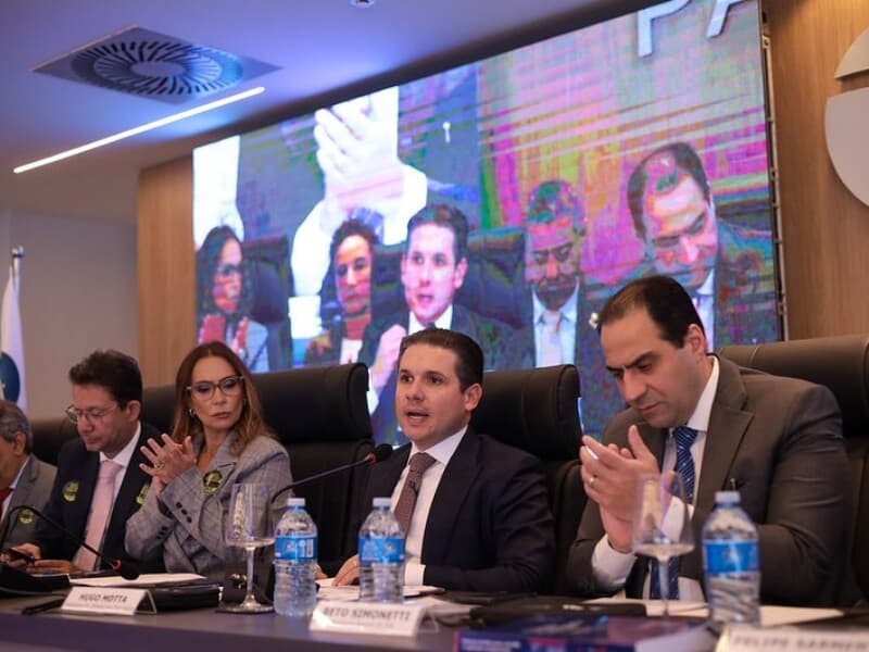 Hugo Motta defende medidas contra fraudes que atingem advogados em sessão da OAB na Paraíba. - Raul Spinassé / OAB-PB