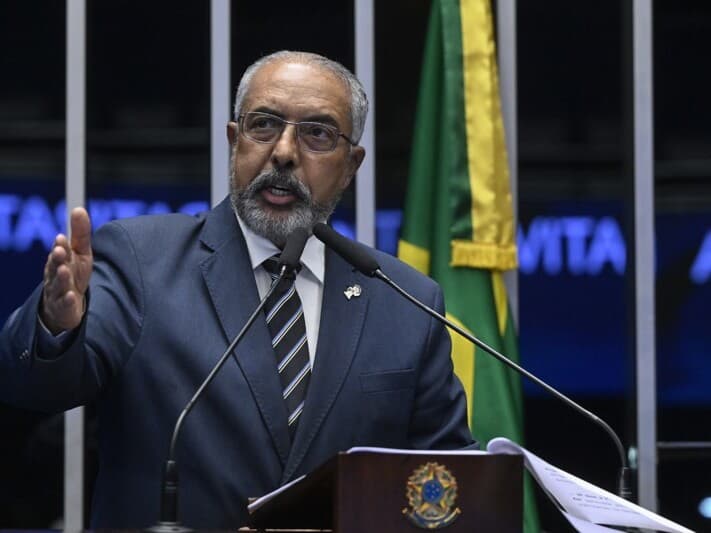 Paim cita apoio popular à redução da carga horária e pede celeridade na tramitação da proposta enviada pela Câmara. - Carlos Moura/Agência Senado
