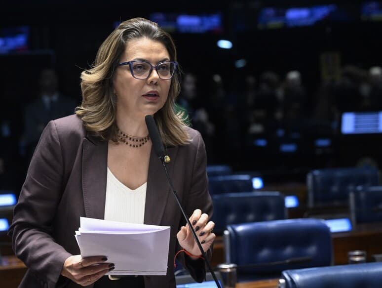 Relatora do projeto, Leila Barros defendeu a iniciativa como forma de ampliar a formação de profissionais e atletas. - Carlos Moura/Agência Senado