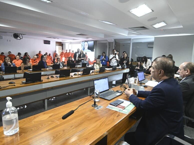 Texto inclui atendimento pré-hospitalar dos bombeiros entre despesas que podem ser contabilizadas como gastos em saúde. - Geraldo Magela/Agência Senado
