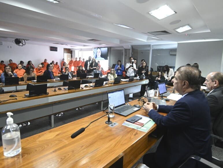 Texto inclui atendimento pré-hospitalar dos bombeiros entre despesas que podem ser contabilizadas como gastos em saúde. - Geraldo Magela/Agência Senado