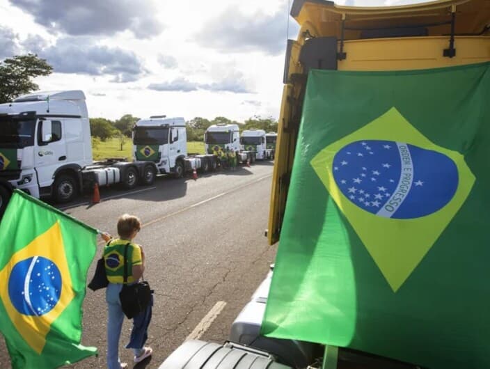 Manifestantes interditaram estradas em diversos estados após a vitória de Lula nas eleições de 2022. - Joédson Alves/EFE