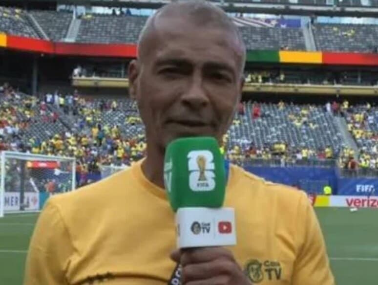 A presença de Romário nos estádios da Copa provocou questionamentos sobre os limites entre a atividade parlamentar e outras profissões. - Reprodução / Youtube