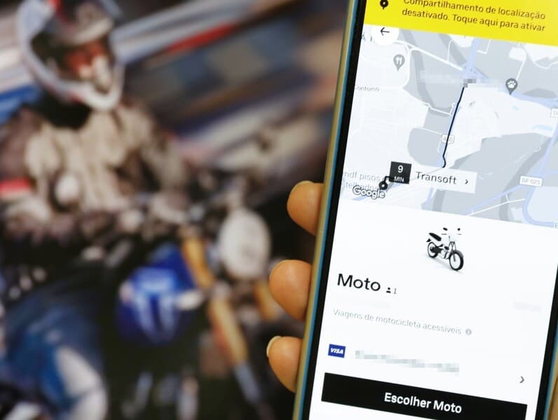 Comissão aprova proposta que libera transporte de passageiros por motos via aplicativo. - Bruno Peres/Agência Brasil