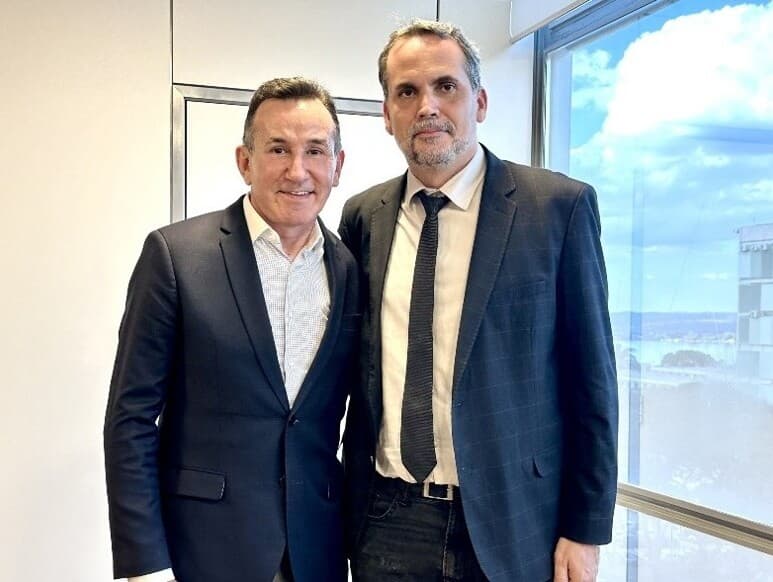 O deputado Jorge Goetten e o ministro Bruno Moretti após reunião no Ministério do Planemento para discutir MEI e Simples. - Divulgação