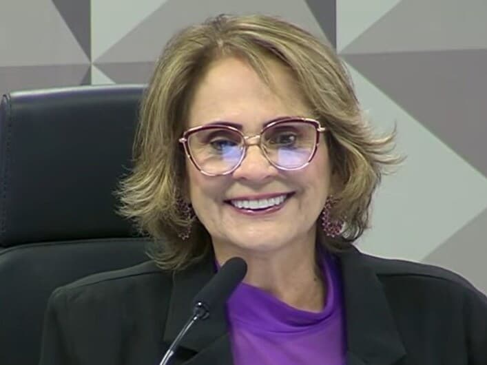 Durante audiência no Senado, Damares se descreveu como uma "idosa linda" e "maravilhosa" e fez uma brincadeira sobre sua vida amorosa. - Reprodução / Youtube