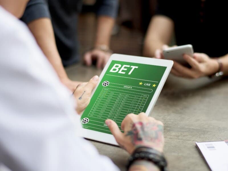 Uczai e Alencar Santana argumentam que anúncios de bets em partidas deixam grupos vulneráveis expostos. - Magnific