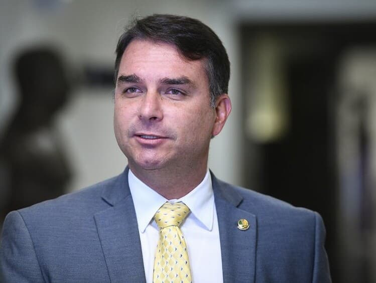 Flávio Bolsonaro sustentou que a publicação fazia referência ao governo de Nicolás Maduro e que não houve intenção de acusar Lula da prática de crimes. - Edilson Rodrigues/Agência Senado
