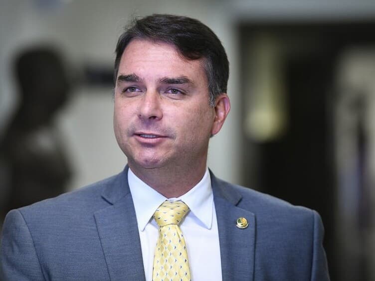 Flávio Bolsonaro sustentou que a publicação fazia referência ao governo de Nicolás Maduro e que não houve intenção de acusar Lula da prática de crimes. - Edilson Rodrigues/Agência Senado