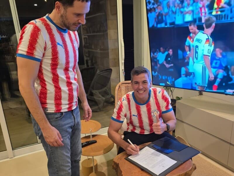 Presidente do Paraguai assina decreto de feriado após classificação histórica na Copa. - Reprodução/X