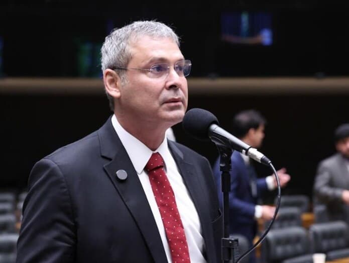 Projetos apresentados pelo deputado ampliam as obrigações de operadores, bancos e plataformas digitais. - Kayo Magalhães / Câmara dos Deputados