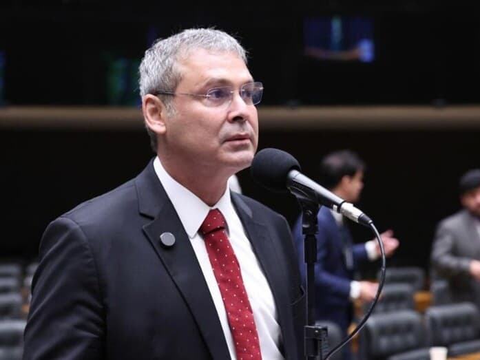 Projetos apresentados pelo deputado ampliam as obrigações de operadores, bancos e plataformas digitais. - Kayo Magalhães / Câmara dos Deputados