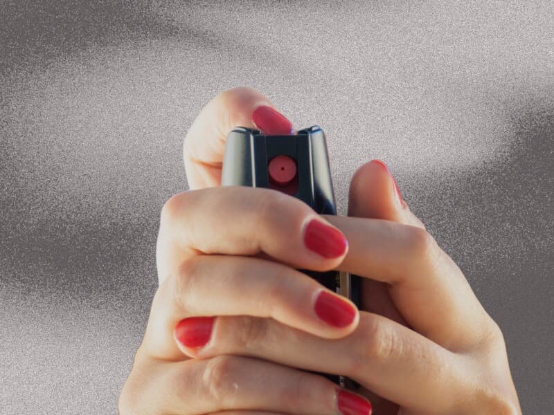 Senado aprova uso de spray de pimenta por mulheres. - Arte Congresso em Foco