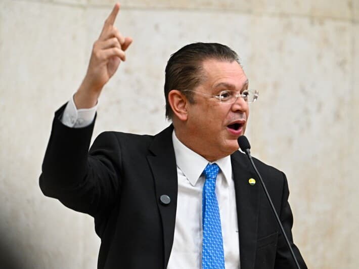 Em dezembro, quando foi alvo da Operação Rent a Car, Sóstenes afirmou que os R$ 430 mil encontrados em sua casa eram oriundos da venda de um imóvel. - Roberto Sungi/AtoPress/Folhapress