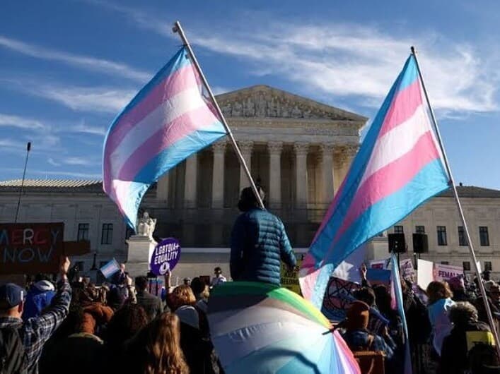 Suprema Corte dos EUA decidiu que estados podem restringir a participação de atletas trans em equipes femininas. - Kevin Lamarque / REUTERS