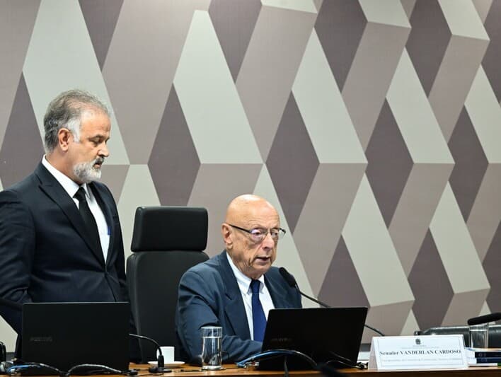 O relator Esperidião Amin avalia que a medida pode estimular o empreendedorismo sem prejuízo ao serviço público. - Geraldo Magela/Agência Senado