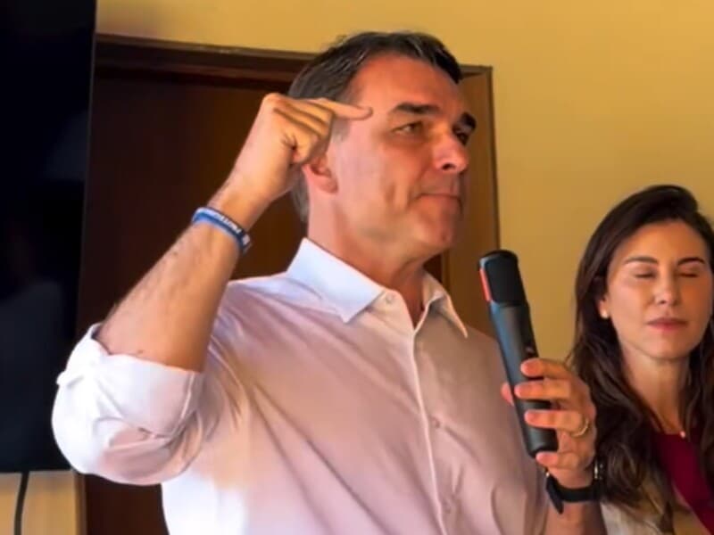 Flávio Bolsonaro repudia fala de Paulo Figueiredo sobre voto feminino. - Reprodução/Instagram/@flaviobolsonaro