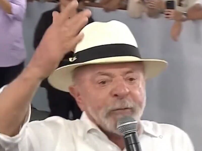 Lula pede "pelo amor de Deus" que Ancelotti ganhe outro jogo do Brasil. - Reprodução/YouTube Lula pede "pelo amor de Deus" que Ancelotti ganhe outro jogo do Brasil. - Reprodução/YouTube