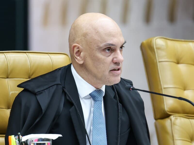 Ministro concluiu que não houve falta grave para justificar o retorno ao regime fechado, mas revogou o porte de arma, o registro de CAC e determinou a entrega de todo o arsenal do ex-presidente. - Victor Piemonte/STF