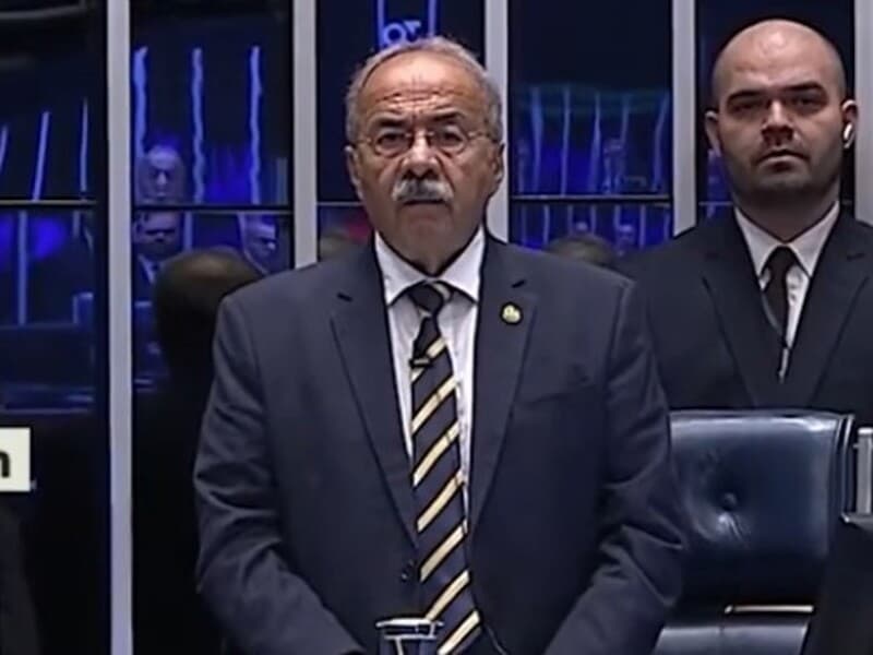 Senador pede um minuto de silêncio pelas vítimas dos terremotos na Venezuela. - Reprodução 