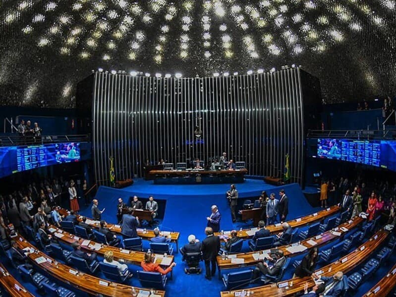 Projeto aprovado prevê agravantes para crimes cometidos com inteligência artificial, deepfakes e perfis falsos. - Andressa Anholete/Agência Senado 