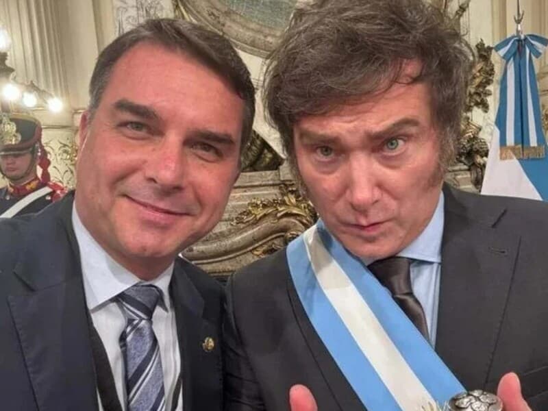 Milei vem ao Brasil para apoiar candidatura de Flávio. - Reprodução/X Milei vem ao Brasil para apoiar candidatura de Flávio. - Reprodução/X