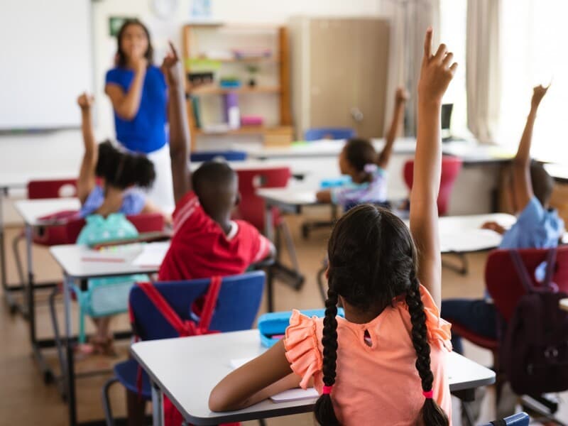 Projeto altera LDB para ampliar formação de professores. - Magnific