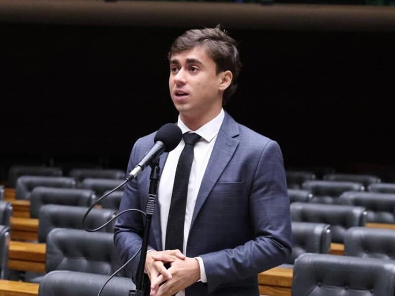 Nikolas usou as redes sociais para reagir à decisão que atingiu Flávio Bolsonaro. - Bruno Spada / Câmara dos Deputados Nikolas usou as redes sociais para reagir à decisão que atingiu Flávio Bolsonaro. - Bruno Spada / Câmara dos Deputados